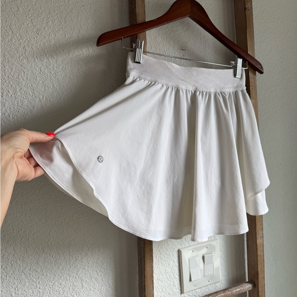 Lululemon Court Revival High Waist Skort in White Sz: 4 - Picture 8 of 10